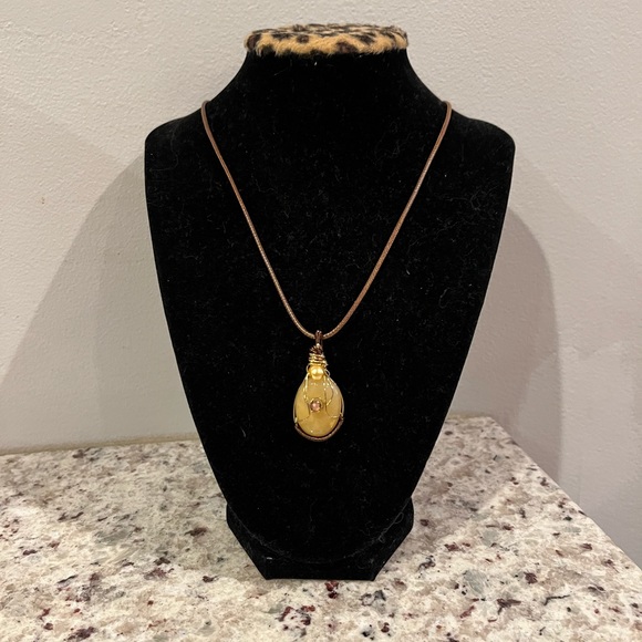 Yellow Agate Necklace - Picture 2 of 2
